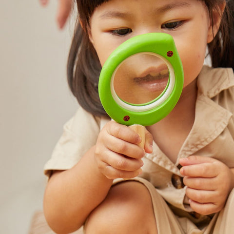 Plan Toys - Leaf Magnifier