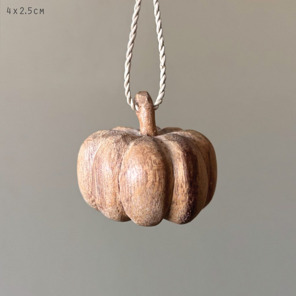 East of India Autumn - Hanging Wooden Pumpkins