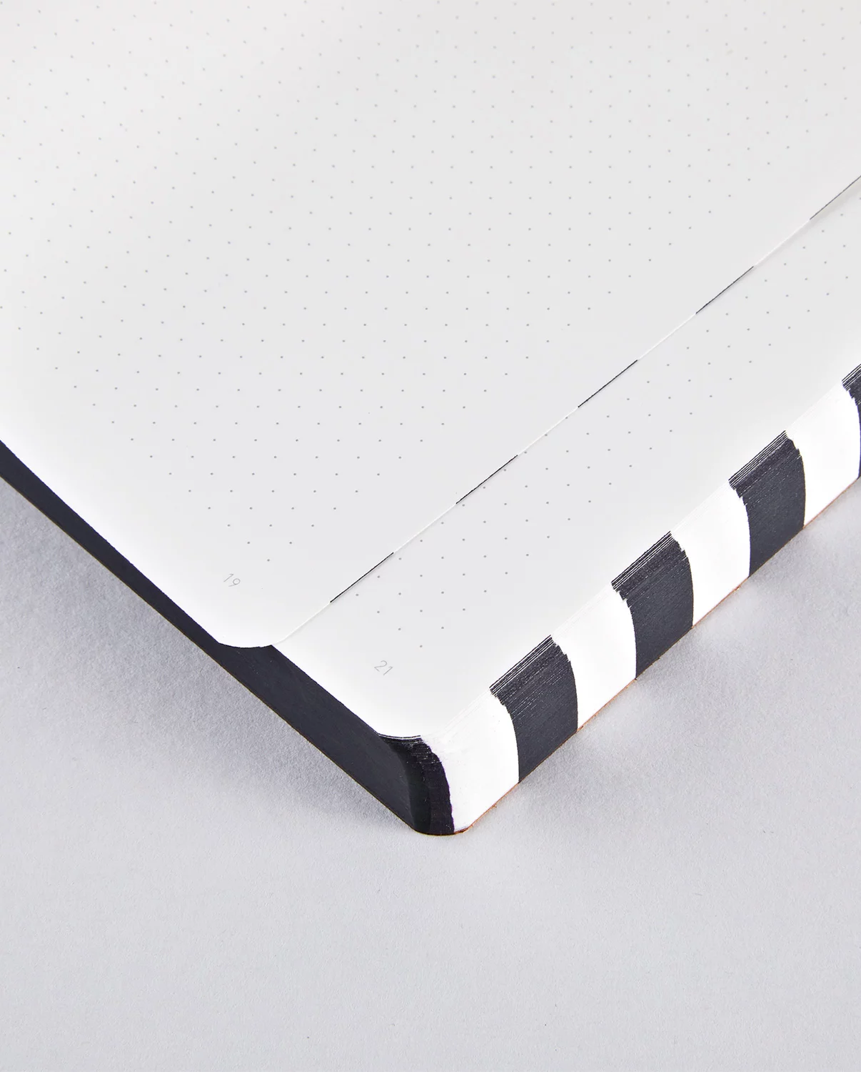 Nuuna Notebook L - Graphic PRÊT-À-ÉCRIRE