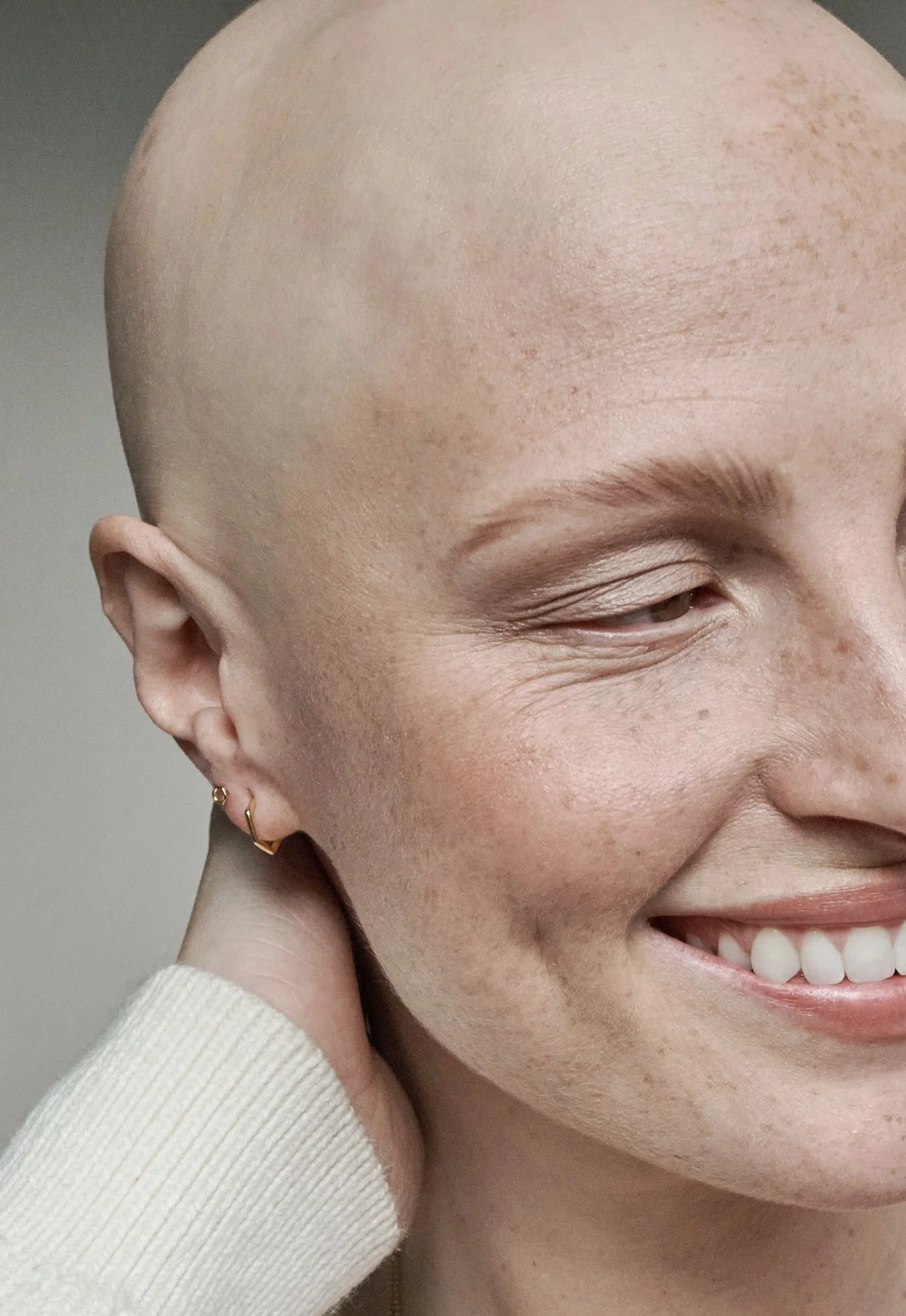 Juvi Earrings - Icon Huggie Hexagon