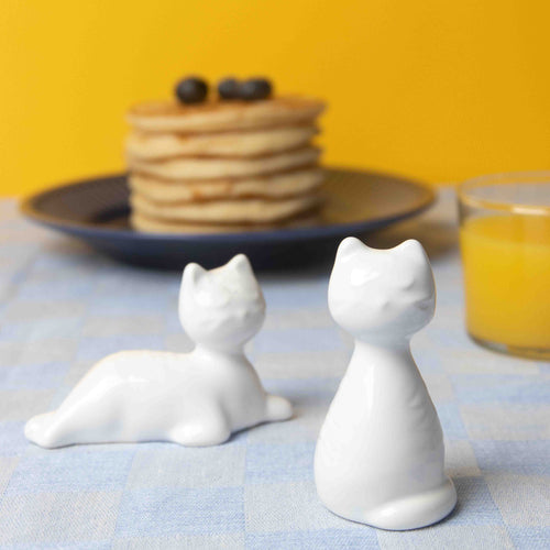 Pluto Design Salt and Pepper Shakers - Cat Family